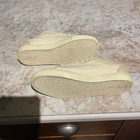 Wmns pale yellow Levi shoes - Picture 2 of 8